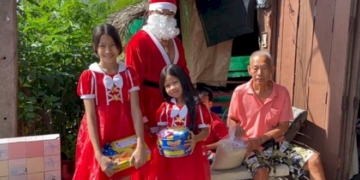 ทำดีต้องชม!-สทหนองไผ่แก้ว-แต่งกายเป็นซานต้าคลอสแจกข้าวสาร-1,000-กก.ให้ชาวบ้าน