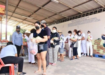 ศาลเจ้าเง็กเซียนฮ่องเต้-ปันน้ำใจยุคโควิด-มอบข้าวสารอาหารแห้งช่วยปชช.