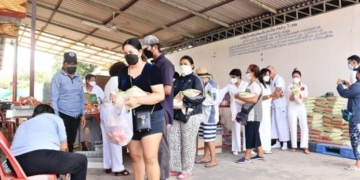 ศาลเจ้าเง็กเซียนฮ่องเต้-ปันน้ำใจยุคโควิด-มอบข้าวสารอาหารแห้งช่วยปชช.
