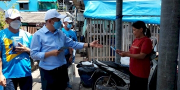 ผู้สมัครนายกเมืองพัทยาเบอร์-2-นำทีมลงพื้นที่หาเสียงตลาดเก่านาเกลือ