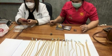 ตำรวจเค้นสอบผู้ต้องหาชิงทองห้างโลตัส-แอบไปฝังดิน-นำตัวไปขุดเพิ่มอีก-17-เส้น-เหลืออีก-4