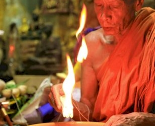 หนุ่มสัตหีบเจอผีหมายเอาชีวิต-เตรียมไปบวชให้วิญญาณอาฆาต-ปมทำลายศาลไม้เก่า