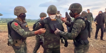 ผู้บัญชาการทหารเรือ-ตรวจเยี่ยมการฝึกหน่วยบัญชาการต่อสู้อากาศยานและรักษาฝั่ง-–-topnews