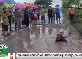 ถนนในหมู่บ้านหนองระเวียงเป็นลูกรัง-อยู่ในสภาพชำรุด-ทรุดโทรมมากสัญจรลำบาก