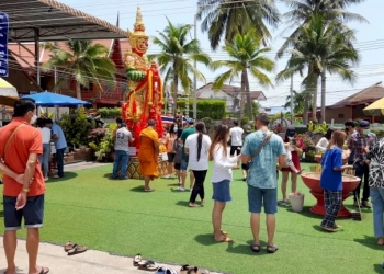 รับโชคใหญ่-หนุ่มโรงงาน-กลับมาจุดประทับถวาย-“ท้าวเวสสุวรรณเศรษฐี”-อีกครั้ง