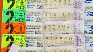ชื่นชม!!-แม่บ้านทหารเรือถือความซื่อสัตย์ขายลอตเตอรี่ใบละ-80-บาทนานกว่าปีจนมีลูกค้าตรึม