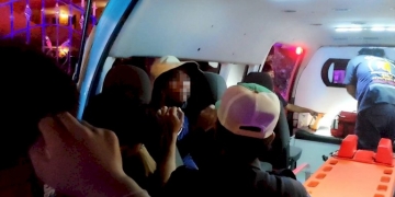 หนุ่มคลั่งปีนเสาไฟฟ้า-เจ้าหน้าที่เกลี่ยกล่อมลงปลอดภัย-–-topnews