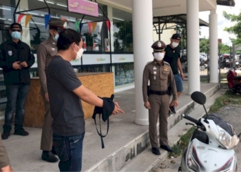 นำตัว-“โจรควงปืนชิงทรัพย์ร้านสะดวกซื้อ”-ทำแผนประกอบรับคำสารภาพ 