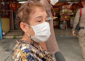 คนร้ายหัวเกรียนหลอกฉกทอง-2-บาทร้านทองเมืองชลบุรี-ประตูอัตโนมัติล็อกทัน-วิ่งชนกระจกแตกเผ่นหนี-พลาดได้ทองไป