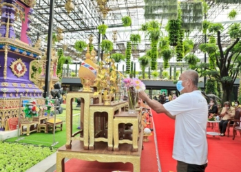 สวนนงนุชพัทยา-สืบสานวัฒนธรรมไทย-หล่อเทียนพรรษา-9-วัด-9-ต้น-ถวายเป็นพุทธบูชาวันเข้าพรรษา-–-topnews