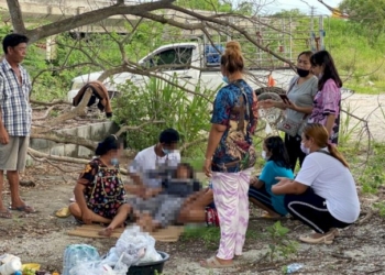 กินเหล้าขาวกับหมูดิบ!-พ่อพาลูกสาวโร่ขอขมาหลังพูดลบหลู่-'ศาลเจ้าแม่จามจุรี'-|-เดลินิวส์