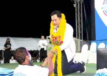 'บิ๊กป้อม'-ขึ้นเวทีชลบุรี-อวยใจถึงพึ่งได้เหมือน-พปชร.-อวด-'อีอีซี'-ผลงานรัฐบาล-ดันที่ดินราคาพุ่ง(มีคลิป)