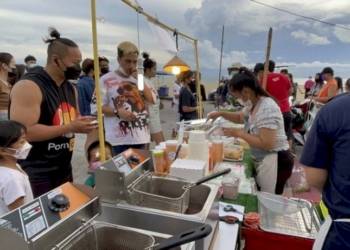 กลับมาแล้วตลาดสตรีทฟู้ด-ริมหาดนาจอมเทียนย้ายมาฝั่งตรงข้ามที่เก่า