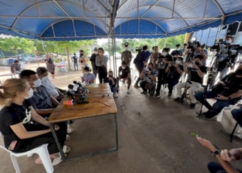 เสี่ยบีพร้อมภรรยา-ตั้งโต๊ะแถลงเสียใจเหตุเพลิงไหม้คิดมากถึงขั้นอยากฆ่าตัวตาย