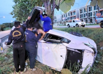 สาวบุรีรัมย์วัยเบญจเพส-ขับเก๋งตกร่องกลางที่สัตหีบบาดเจ็บ-เหตุเพราะหลับใน