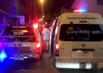 ถนนมืด-ซิ่งจยย.เสียหลักหลุดโค้ง-ชนเสาไฟ-เจ็บสาหัส-กู้ภัยเร่งส่งโรงพยาบาล
