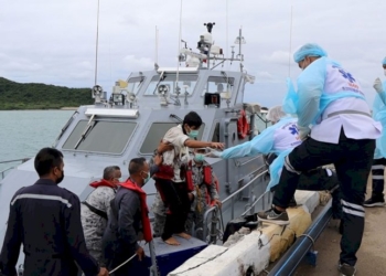 ศรชล.ภาค-1-ส่งเรือช่วยเหลือลูกเรือสินค้าประสบอุบัติเหตุกลางทะเล