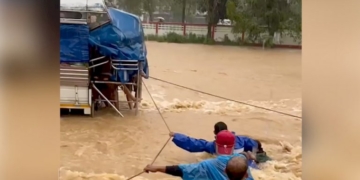 กวดขันรถนักเรียน