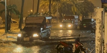 จมบาดาล!-ฝนถล่มหนักร่วมชั่วโมง-น้ำท่วมกลางดึกอ่วมทั่วเมืองพัทยา-|-เดลินิวส์