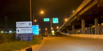 คนไทยใจดี-หนุ่มรถน้ำ-ช่วยเหลือเด็กหญิงลูกครึ่งจีนอเมริกัน-เดินเท้าเข้ากรุงเทพกลางดึก-เหตุคิดถึงแม่-–-topnews