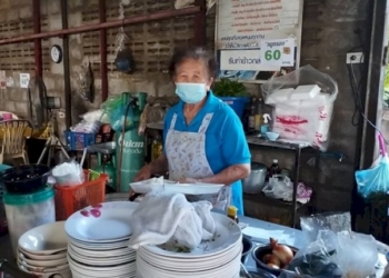 ประชาชนชาวชลบุรีแห่ใช้สิทธิ-“คนละครึ่งเฟส-5”-วันที่-2-คึกคัก