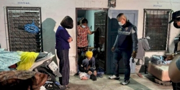 รวบ-“ลุงวี”-ขอทานหลังโก่งพร้อมครอบครัว-ตร.ชี้เข้าข่ายหลอกลวง-เตรียมผลักดันกลับกัมพูชาทันที