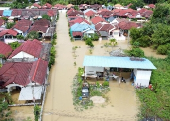 น้ำป่าหลากท่วมบ้านเรือนประชาชน-ตห้วยใหญ่-อบางละมุง-จ.ชลบุรี-หลังฝนตกหนัก