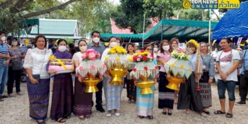 แม่สติล-นำทีมบ้านใหญ่สายบุญ-ร่วมทอดกฐินวัดเขาบ่อยาง-–-topnews