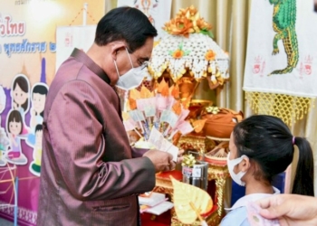 นายกรัฐมนตรี-ครม-เยี่ยมชมกิจกรรมประชาสัมพันธ์-“ทอดกฐินทั่วไทย-ร่วมสืบทอดพระพุทธศาสนา-2565”-วธ.