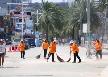 หวั่นธรรมชาติพังหลังท่องเที่ยวฟื้น-นายกพัทยาสั่งร่มเตียงชายหาดหยุดบริการวันพุธ