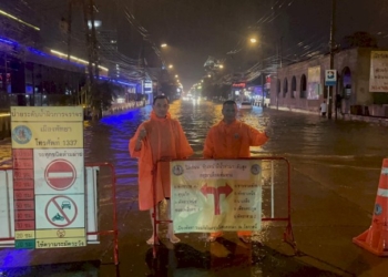 พัทยาอ่วมฝนกระหน่ำนานกว่า-1-ชั่วโมงถนน-น้ำท่วมทั่วเมือง-รถเล็กวิ่งไม่ได้