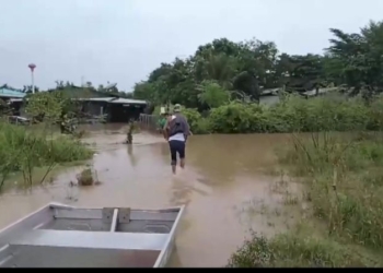 ชลบุรี-ฝนตกกระหน่ำ-ทำคลองส่งน้ำพัง-น้ำทะลักท่วมบ้านเรือน-ปชช.