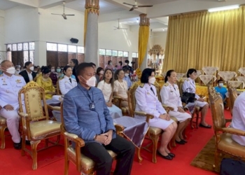 ในหลวงโปรดเกล้าฯ-พระราชทานผ้าพระกฐิน-ณ-วัดนาจอมเทียน