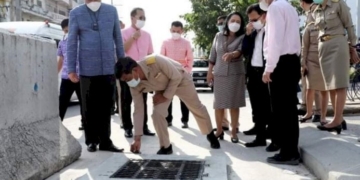 ดราม่าเดือด!!-ชาวบ้านร้องท่อระบายสูงกว่าแนวถนน-ผู้ว่าฯเมืองชลคนใหม่-สั่งเร่งแก้ด่วน