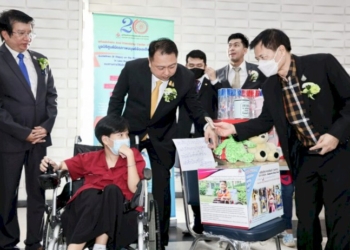 รมวสุชาติพบปะลูกจ้างสหภาพเด็นโซ่-ยันรัฐบาลมุ่งวางรากฐานแรงงานขับเคลื่อนพัฒนาปท.