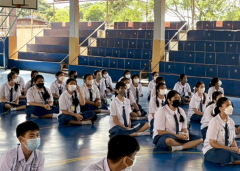 สัตหีบร่วมสถานศึกษารณรงค์รวมใจต้านภัยเอดส์