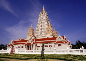 ไหว้พระ-9-วัด-จังหวัดชลบุรี-เสริมสิริมงคล