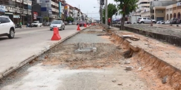  ชาวพัทยาวอนผู้เกี่ยวข้องแก้ไขด่วน-ปัญหาฝาท่อระบายน้ำสูงกว่าแนวถนนเทพประสิทธิ์-ไร้ความคืบหน้า 