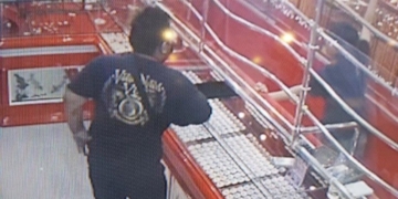 รวบทันควันคนร้ายจี้ชิงทองใน-จ.ชลบุรี-เป็นยูทูปเปอร์ชาวลาวติดพนันออนไลน์