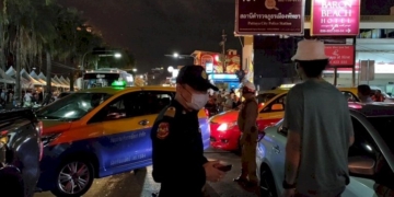 ขนส่งจังหวัดชลบุรีเอาจริง-สุ่มจับคนขับแอพฯดัง-ใช้รถผิดประเภท-ปรับไม่เกิน-2,000-บาท