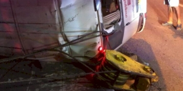 รถทัวร์โดยสารชนยับสาวดับ-เสยแขนเครนยื่นออกจากซอย-ผู้โดยสารเจ็บระนาว-–-ข่าวสด