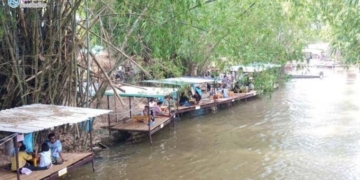 ช้อปสุดเพลิน-ล่องเรือใต้ร่มไม้ที่-ตลาดน้ำสามวัง-พนัสนิคม-ชลบุรี