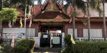 ชาวบ้านพนัสนิคม-กว่า-100-คนรวมตัวขับไล่เจ้าอาวาสวัดกลางคลองหลวง