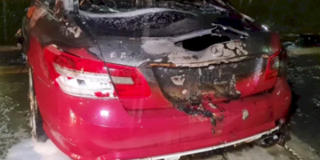 ปาฏิหาริย์-“สาวซิ่งเบนซ์ฝ่าฝน”-ไถลชนเสา-ไฟลุกท่วมเจ็บ-รอดตายหวุดหวิด