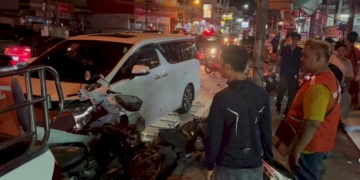 ดาราสาว-“แอล-กมลวรรณ”-ขับอัลพาร์ดชนยับ-จยย.จอดริมถนนที่ชลบุรี-8-คันรวด