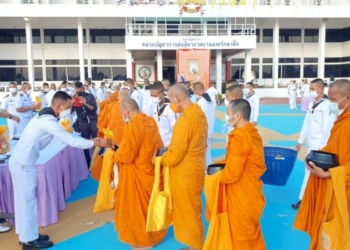 ทหารต่อสู้อากาศยาน-ทำบุญตักบาตร-ถวายพระพร-'พระองค์ภา'