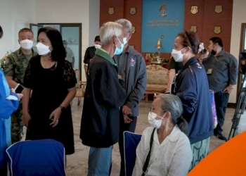 ญาติเฝ้าติดตามการค้นหากำลังพล-รล.สุโขทัย-ที่ศูนย์ฯสัตหีบ