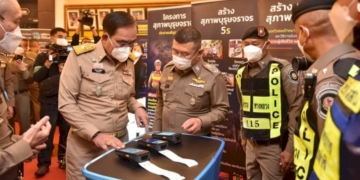 ตร.สืบสวนภาค-2-รวบผู้ต้องหานำธนบัตรดอลลาร์ปลอมขึ้นเงินธนาคารเสียหายหลายล้าน