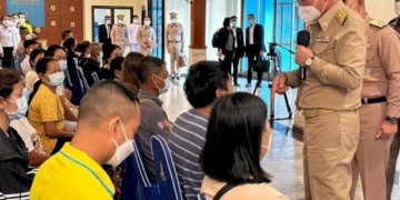 นำร่าง-6-ทหารเรือ-กลับสัตหีบ-จัดพิธีสมเกียรติ-นายกฯประธานงานศพ-ญาติบวงสรวงหา-23-ชีวิต-(คลิป)