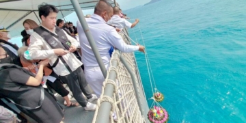 กองทัพเรือนำเรือหลวงปัตตานีนำอัฐิ-3-กำลังพลเรือหลวงสุโขทัย-ลอยอังคาร-ณ-อ่าวสัตหีบ